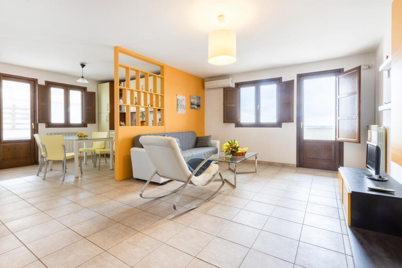Lecce Colorful Flat With Terrace & Parking Apartment Exterior photo