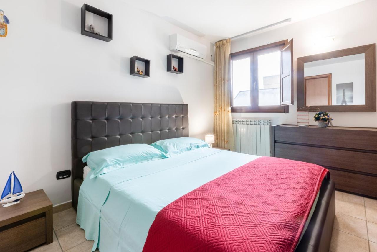 Lecce Colorful Flat With Terrace & Parking Apartment Exterior photo