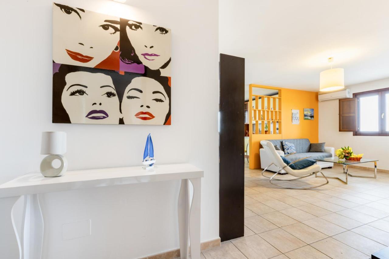 Lecce Colorful Flat With Terrace & Parking Apartment Exterior photo