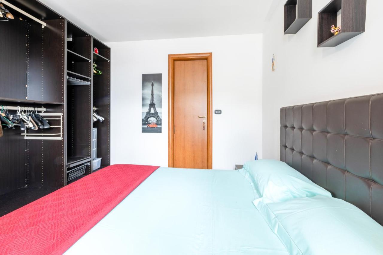 Lecce Colorful Flat With Terrace & Parking Apartment Exterior photo