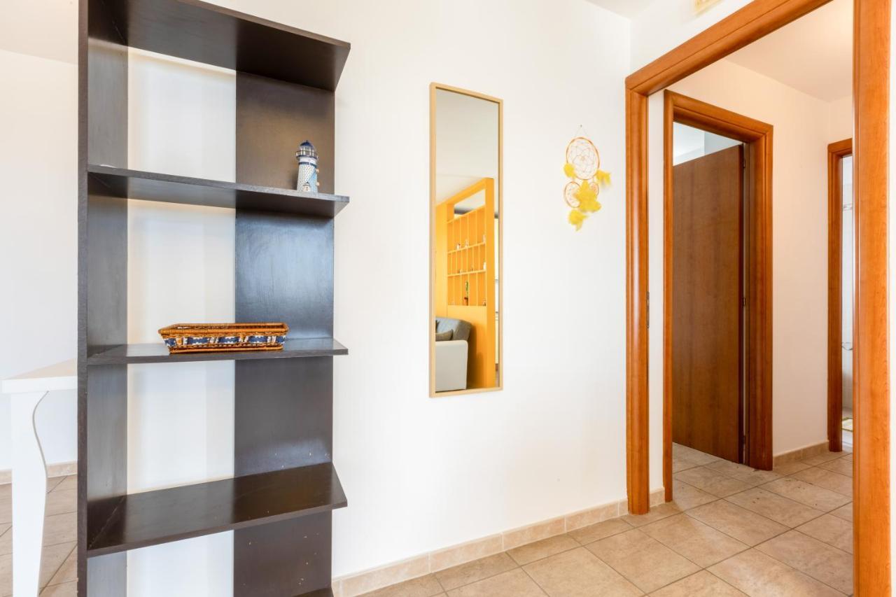 Lecce Colorful Flat With Terrace & Parking Apartment Exterior photo