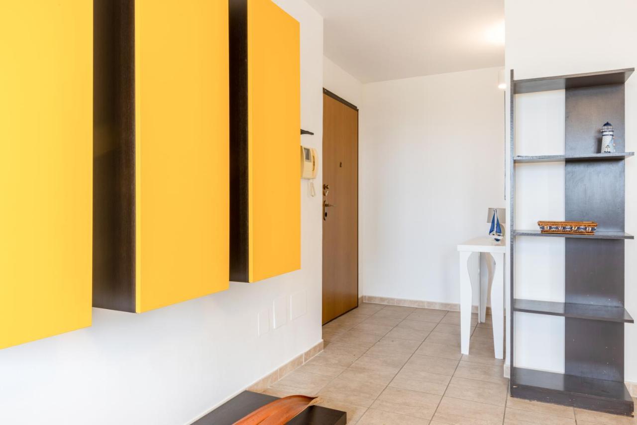 Lecce Colorful Flat With Terrace & Parking Apartment Exterior photo