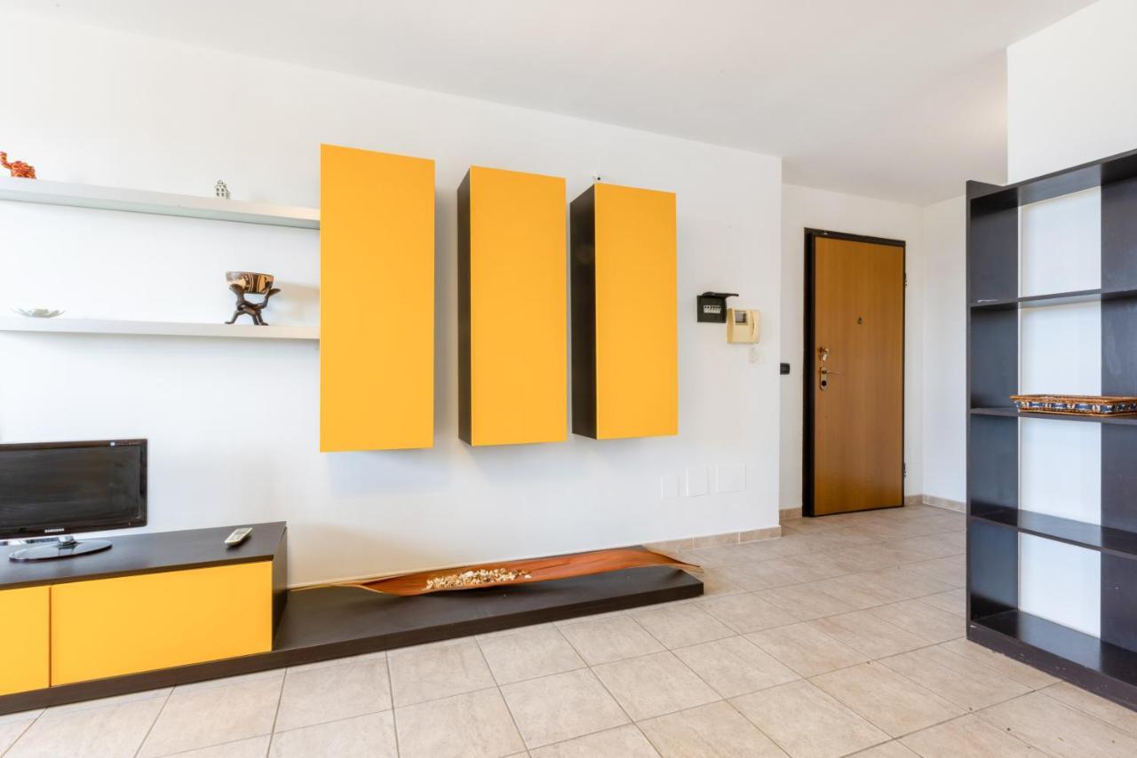 Lecce Colorful Flat With Terrace & Parking Apartment Exterior photo