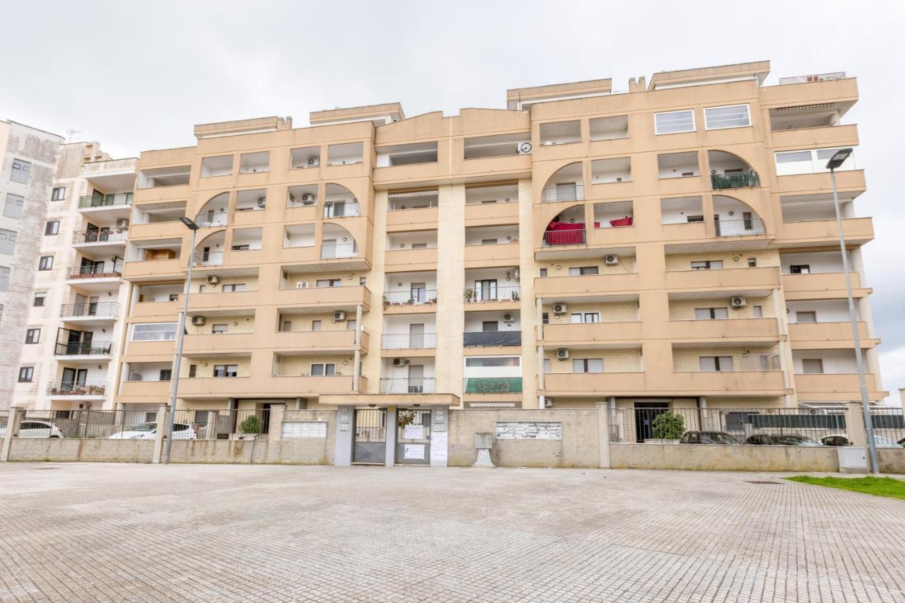 Lecce Colorful Flat With Terrace & Parking Apartment Exterior photo