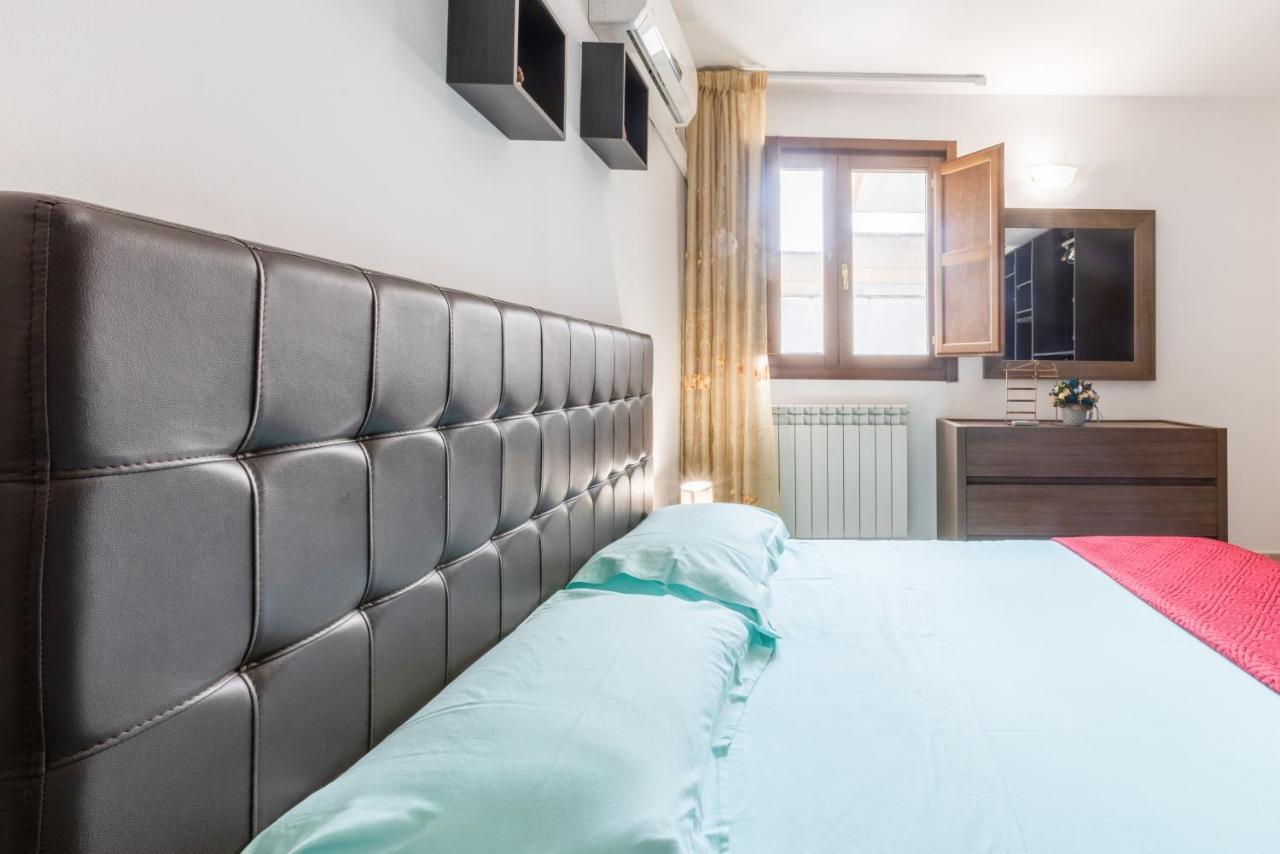 Lecce Colorful Flat With Terrace & Parking Apartment Exterior photo