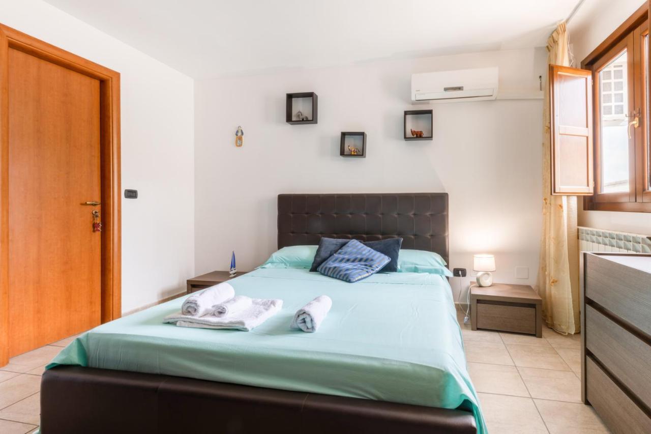 Lecce Colorful Flat With Terrace & Parking Apartment Exterior photo