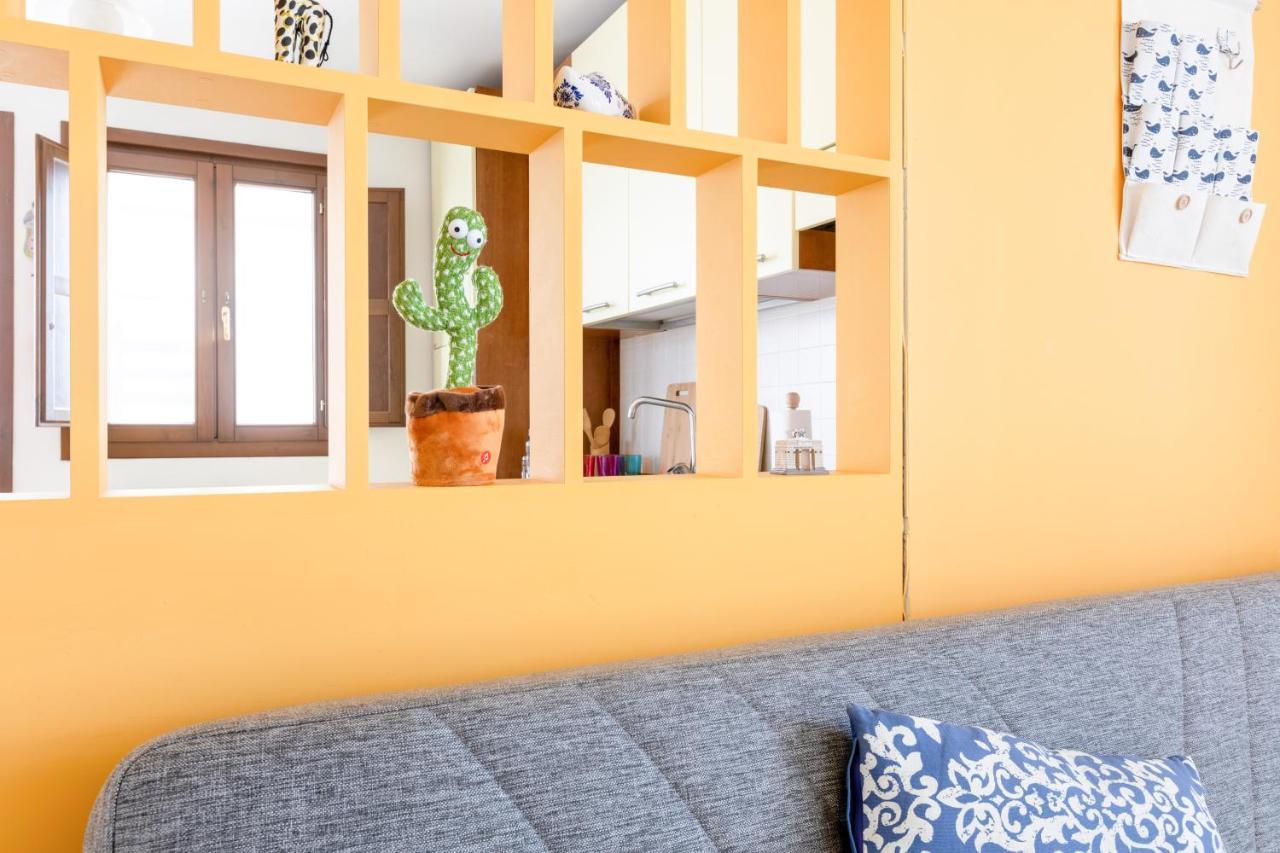 Lecce Colorful Flat With Terrace & Parking Apartment Exterior photo